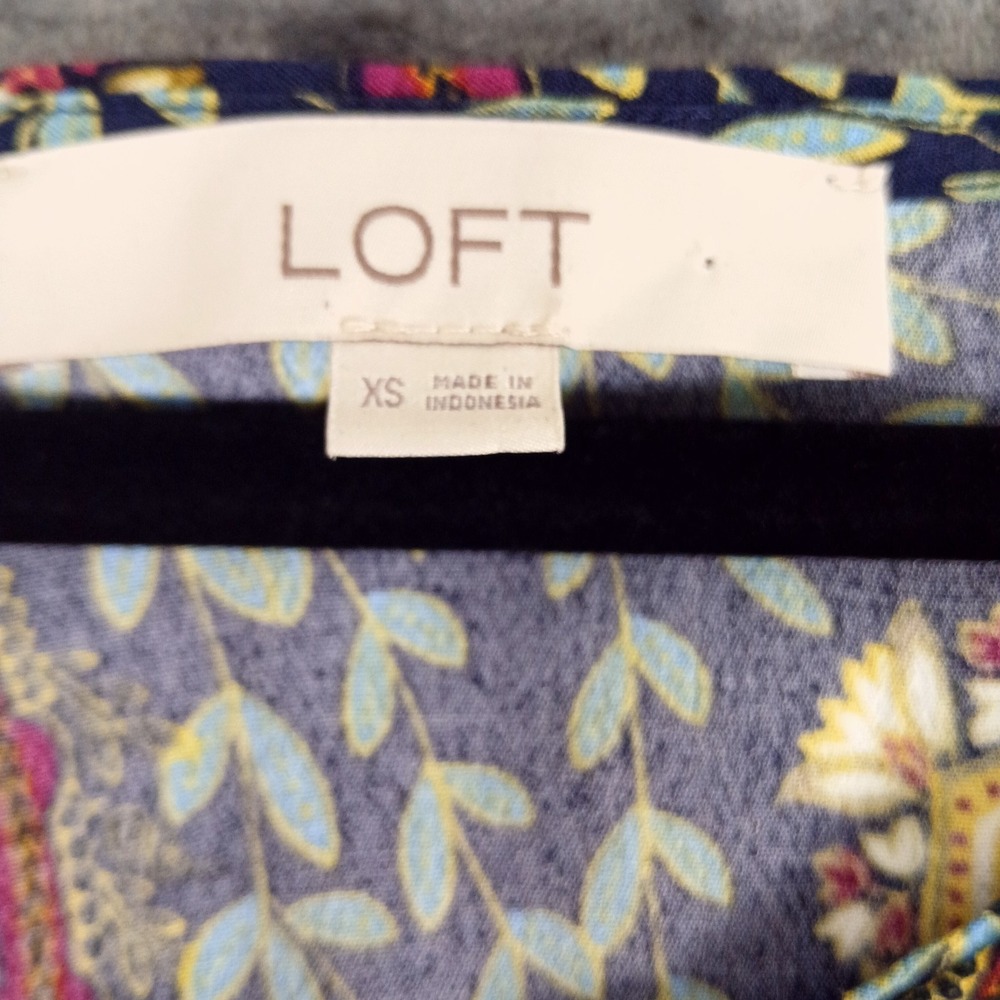 LOFT Blouse Womens XS Navy Blue Floral Paisley Long Sleeve Rayon Boho‎ Top Shirt - Picture 3 of 7